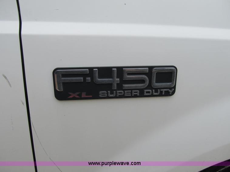 image for item G6527 2001 Ford F450 Super Duty XL bucket truck