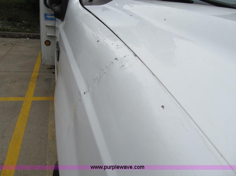 image for item G6527 2001 Ford F450 Super Duty XL bucket truck