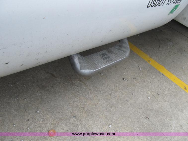 image for item G6527 2001 Ford F450 Super Duty XL bucket truck