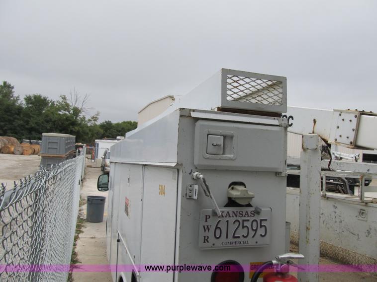 image for item G6527 2001 Ford F450 Super Duty XL bucket truck