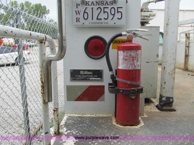 image for item G6527 2001 Ford F450 Super Duty XL bucket truck