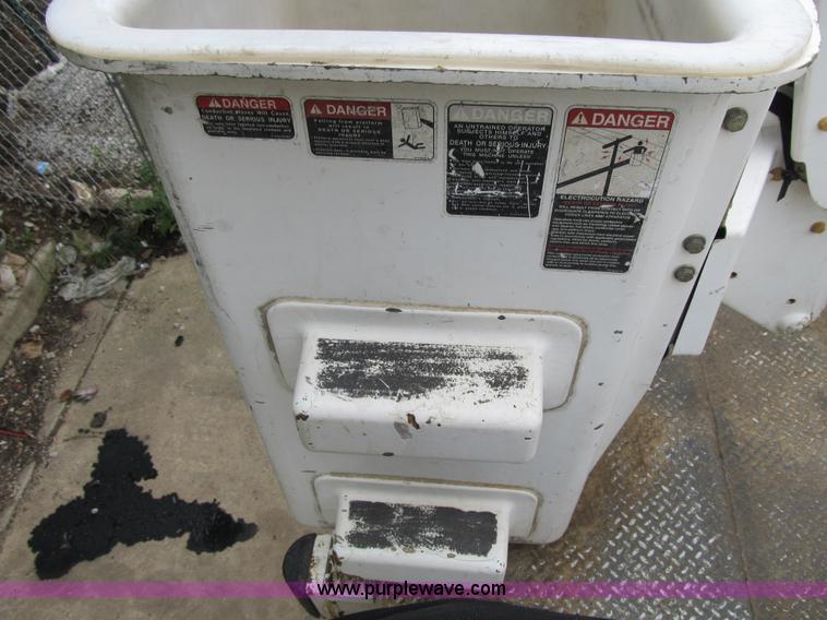 image for item G6527 2001 Ford F450 Super Duty XL bucket truck