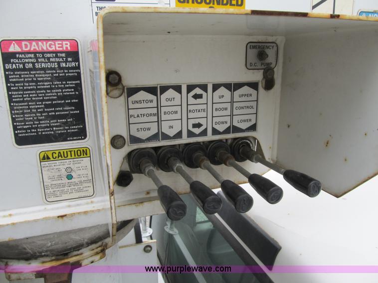 image for item G6527 2001 Ford F450 Super Duty XL bucket truck