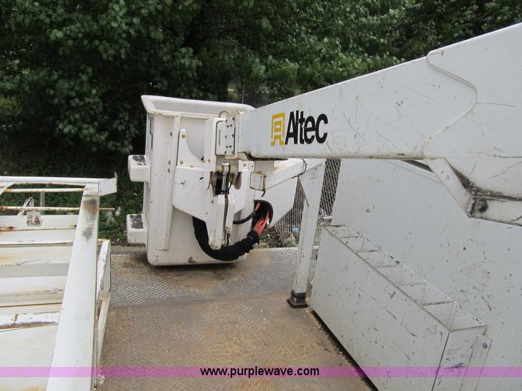 image for item G6527 2001 Ford F450 Super Duty XL bucket truck