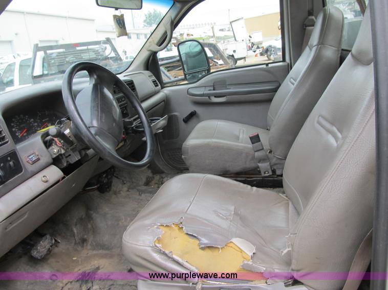 image for item G6527 2001 Ford F450 Super Duty XL bucket truck