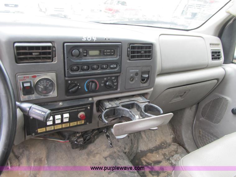 image for item G6527 2001 Ford F450 Super Duty XL bucket truck