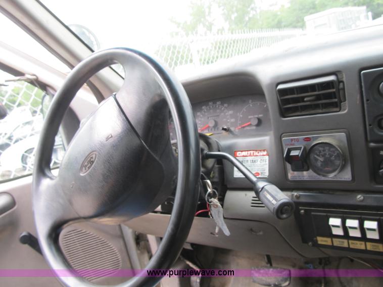 image for item G6527 2001 Ford F450 Super Duty XL bucket truck