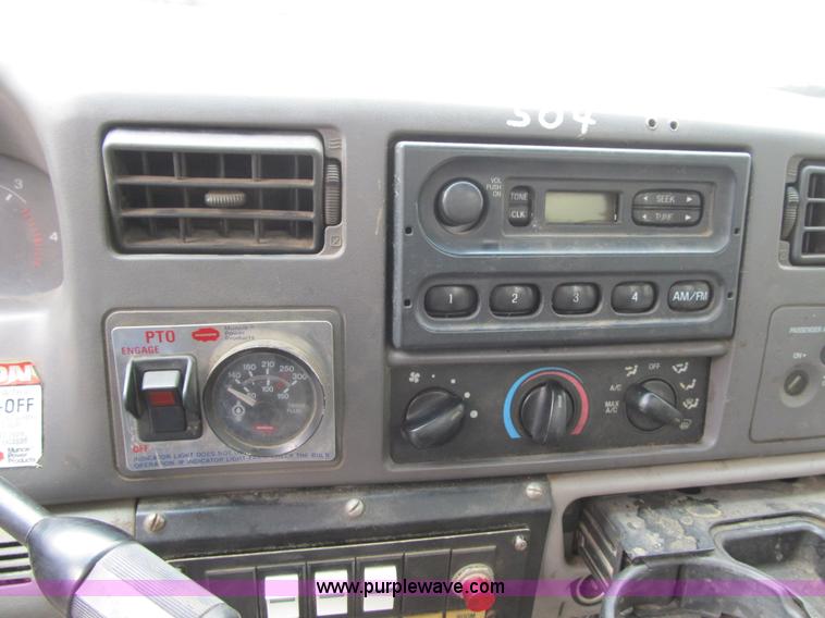 image for item G6527 2001 Ford F450 Super Duty XL bucket truck