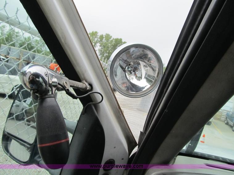 image for item G6527 2001 Ford F450 Super Duty XL bucket truck