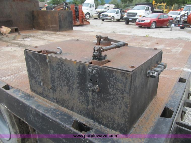 image for item G6528 1990 Chevrolet Kodiak C6500 flatbed truck