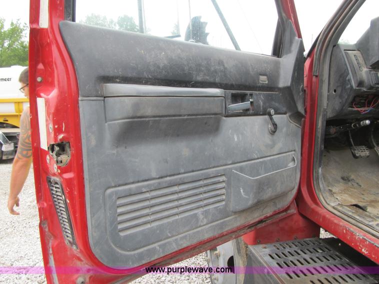 image for item G6528 1990 Chevrolet Kodiak C6500 flatbed truck