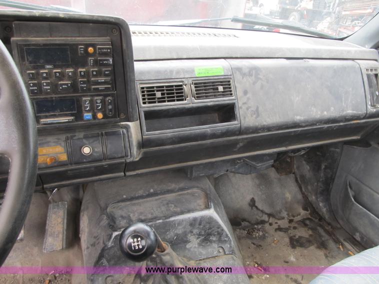 image for item G6528 1990 Chevrolet Kodiak C6500 flatbed truck