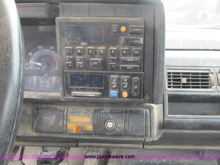 image for item G6528 1990 Chevrolet Kodiak C6500 flatbed truck