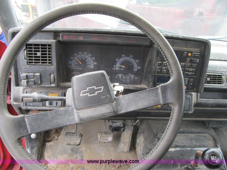 image for item G6528 1990 Chevrolet Kodiak C6500 flatbed truck