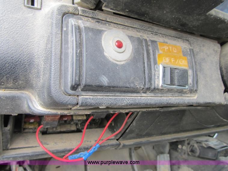 image for item G6528 1990 Chevrolet Kodiak C6500 flatbed truck