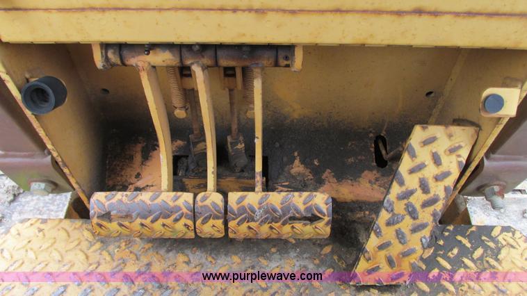 image for item G9091 1993 Case 550E long track dozer