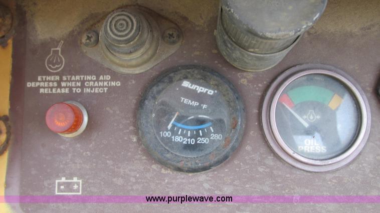 image for item G9091 1993 Case 550E long track dozer