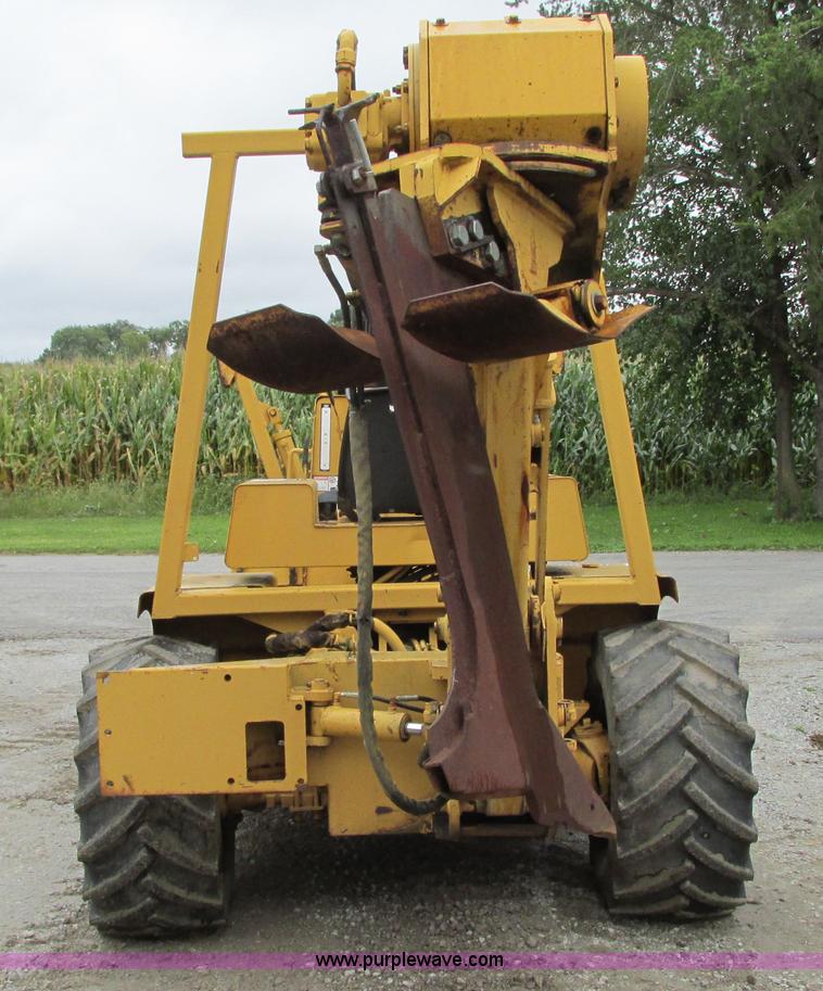 image for item G9093 1989 Vermeer V7550 cable plow