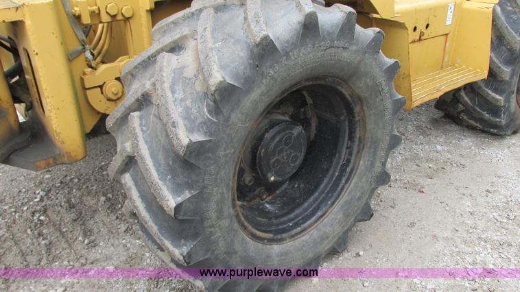 image for item G9093 1989 Vermeer V7550 cable plow