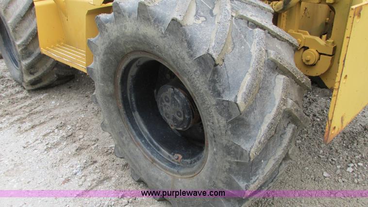 image for item G9093 1989 Vermeer V7550 cable plow