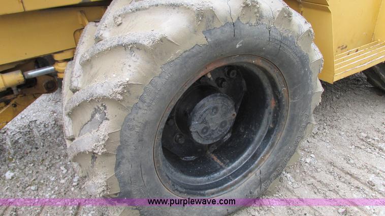 image for item G9093 1989 Vermeer V7550 cable plow