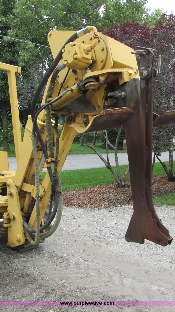 image for item G9093 1989 Vermeer V7550 cable plow
