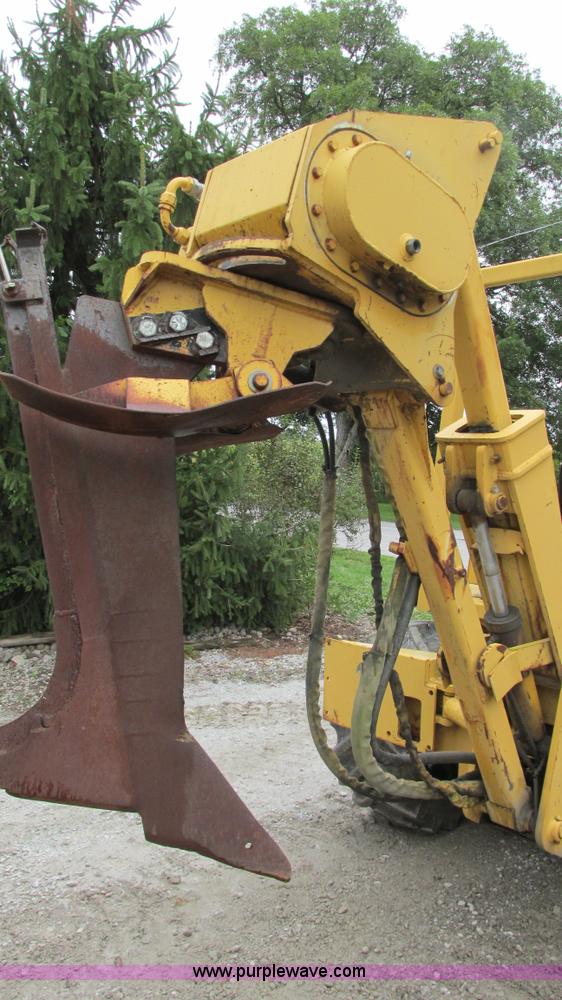 image for item G9093 1989 Vermeer V7550 cable plow