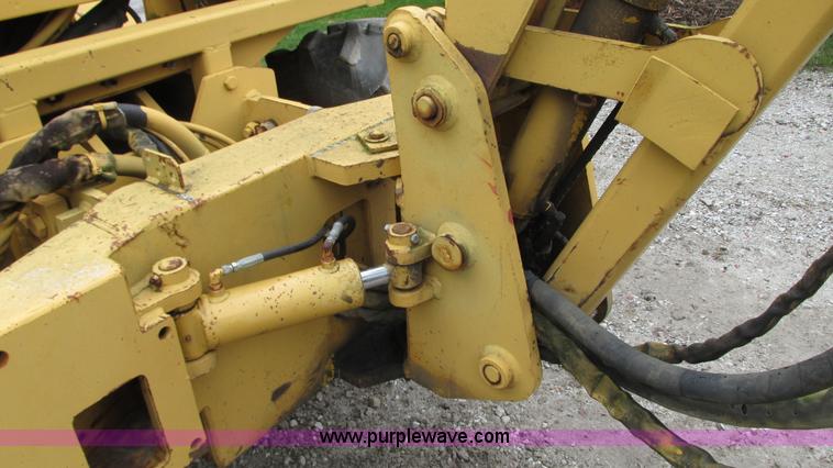 image for item G9093 1989 Vermeer V7550 cable plow
