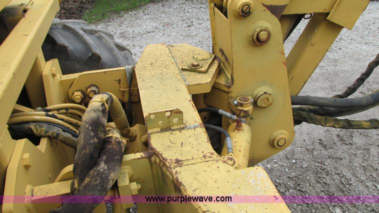 image for item G9093 1989 Vermeer V7550 cable plow