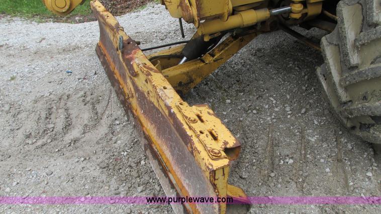 image for item G9093 1989 Vermeer V7550 cable plow