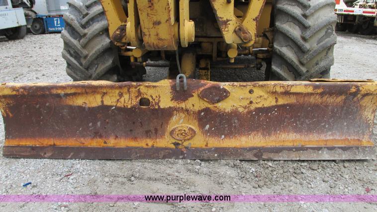 image for item G9093 1989 Vermeer V7550 cable plow