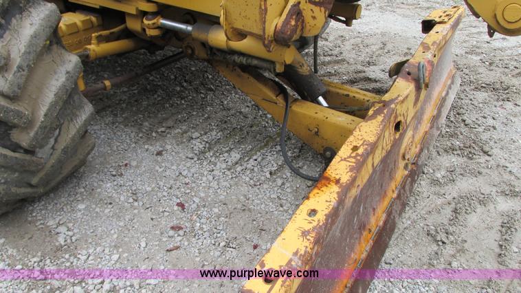 image for item G9093 1989 Vermeer V7550 cable plow