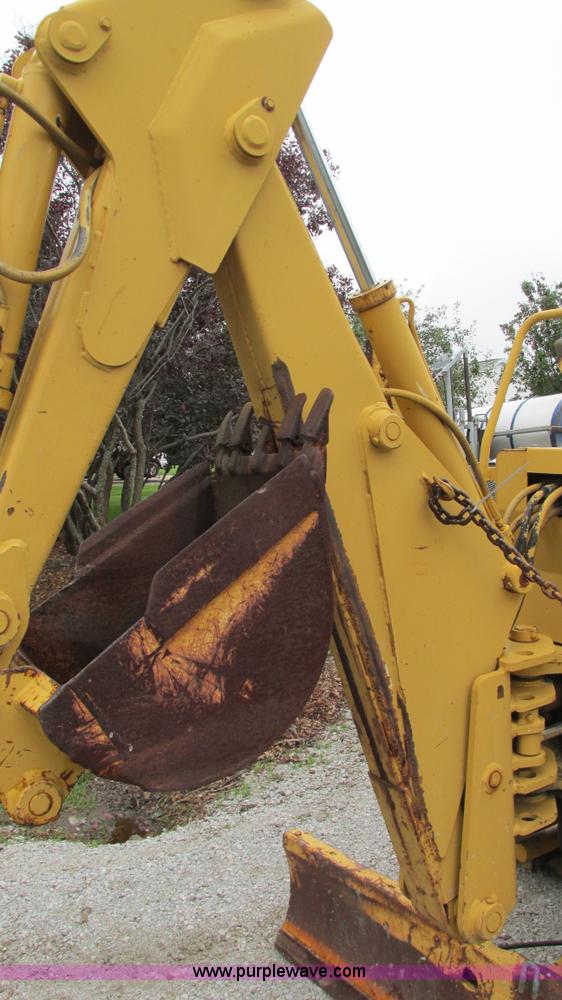 image for item G9093 1989 Vermeer V7550 cable plow