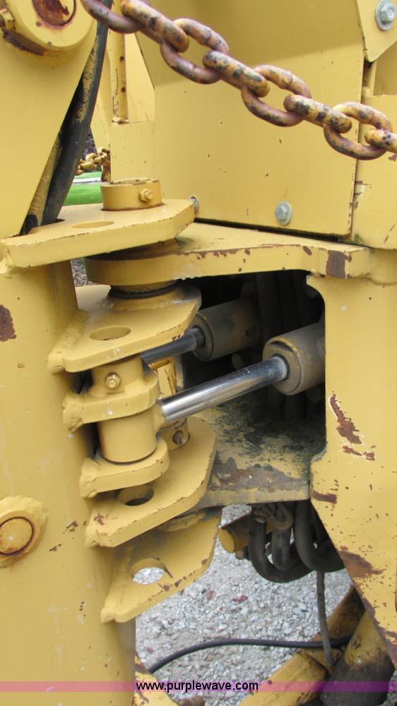 image for item G9093 1989 Vermeer V7550 cable plow