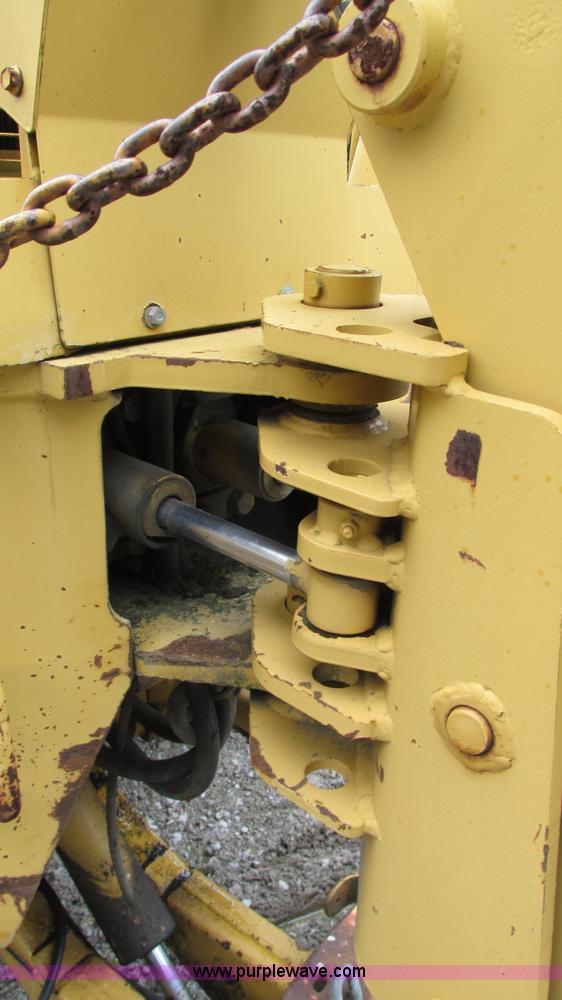 image for item G9093 1989 Vermeer V7550 cable plow