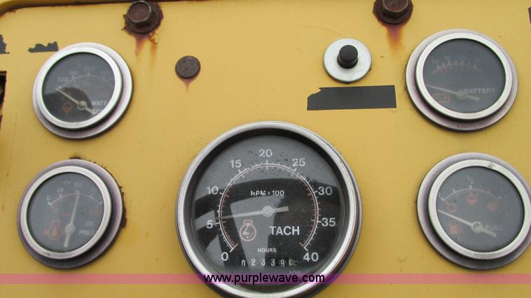 image for item G9093 1989 Vermeer V7550 cable plow