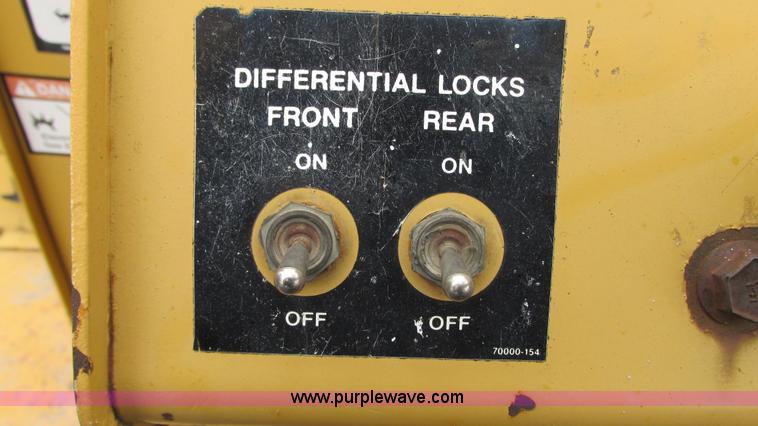 image for item G9093 1989 Vermeer V7550 cable plow