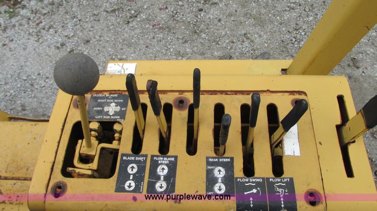 image for item G9093 1989 Vermeer V7550 cable plow