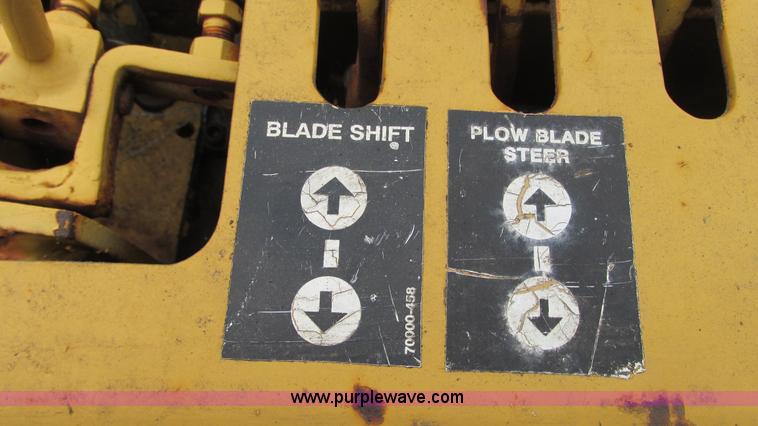 image for item G9093 1989 Vermeer V7550 cable plow