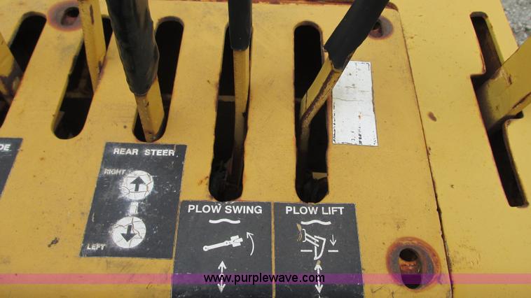 image for item G9093 1989 Vermeer V7550 cable plow