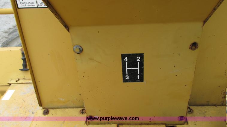 image for item G9093 1989 Vermeer V7550 cable plow