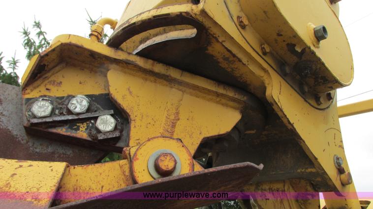 image for item G9093 1989 Vermeer V7550 cable plow