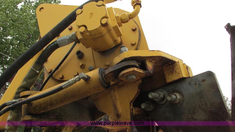 image for item G9093 1989 Vermeer V7550 cable plow