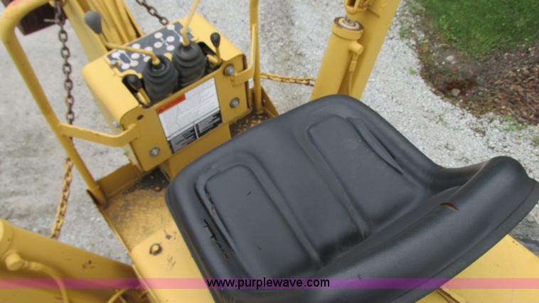 image for item G9093 1989 Vermeer V7550 cable plow