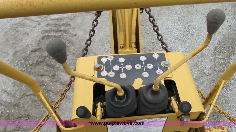 image for item G9093 1989 Vermeer V7550 cable plow