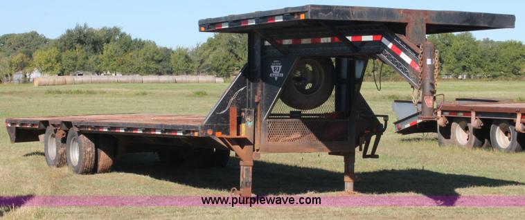 image for item H5600 2003 PJ gooseneck trailer
