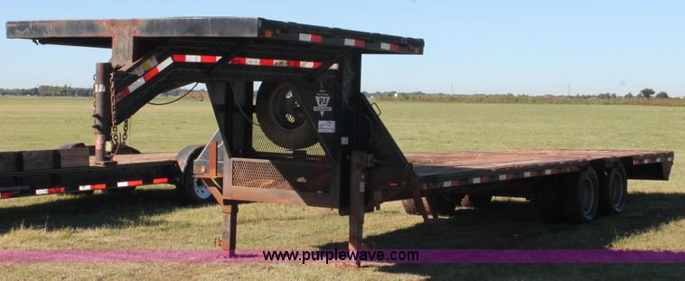 image for item H5600 2003 PJ gooseneck trailer