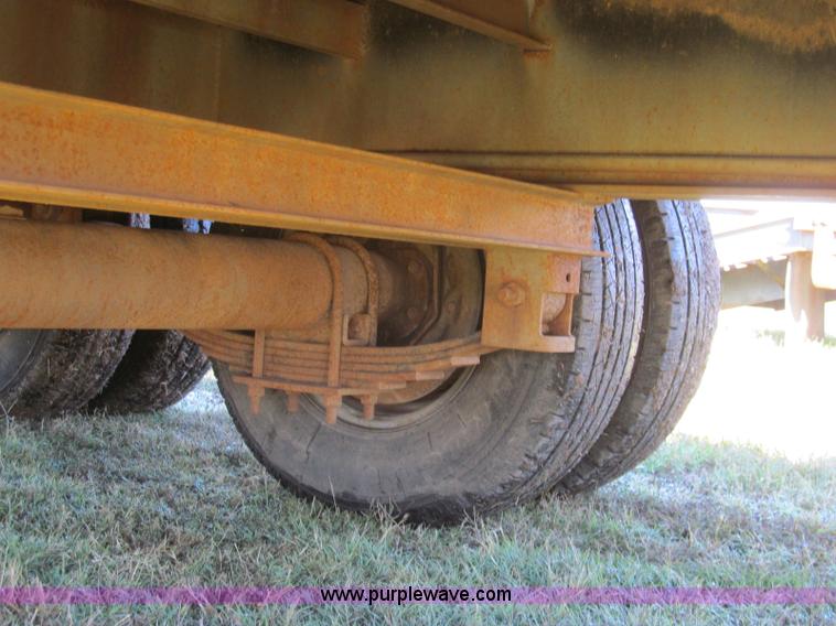 image for item H5600 2003 PJ gooseneck trailer