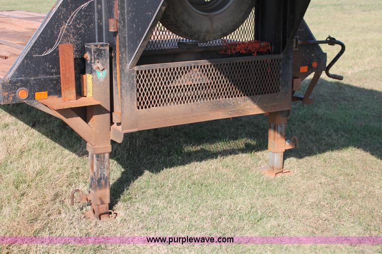 image for item H5600 2003 PJ gooseneck trailer