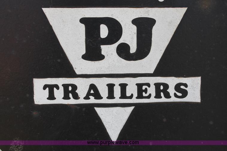 image for item H5600 2003 PJ gooseneck trailer